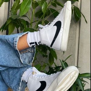 NIKE BLAZER